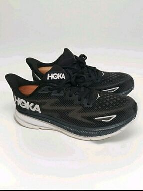 HOKA Clifton 9 Womens 10.5B Black White Running Walking Shoes 1127896 BWH Men 9.
